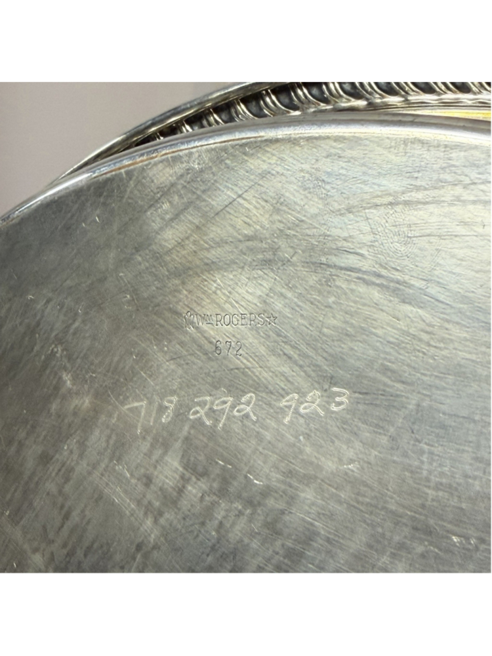 VINTAGE RARE WM ROGERS SILVER PLATE 15” ROUND SERVING TRAY #672 FLOWER - Picture 5 of 9